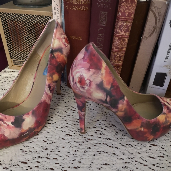 BCBG Flower Print Heels - Picture 8 of 8